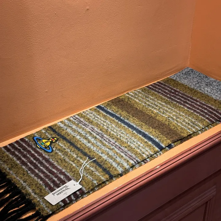 スーパーコピー ヴィヴィアン・ウエストウッド マフラー