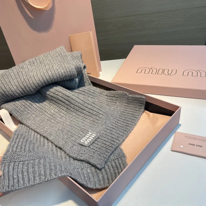 スーパーコピー ミュウミュウ マフラー