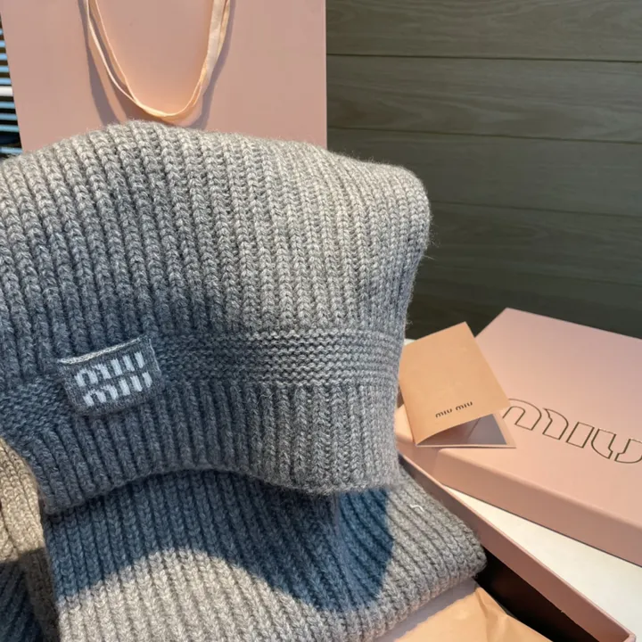 スーパーコピー ミュウミュウ マフラー