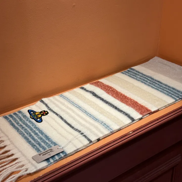 スーパーコピー ヴィヴィアン・ウエストウッド マフラー