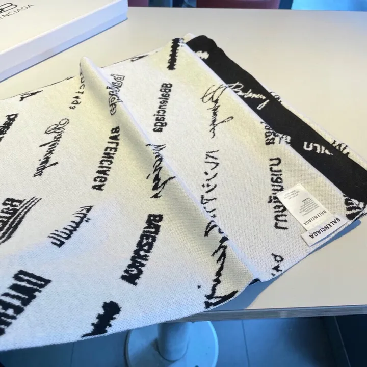 スーパーコピー バレンシアガ マフラー