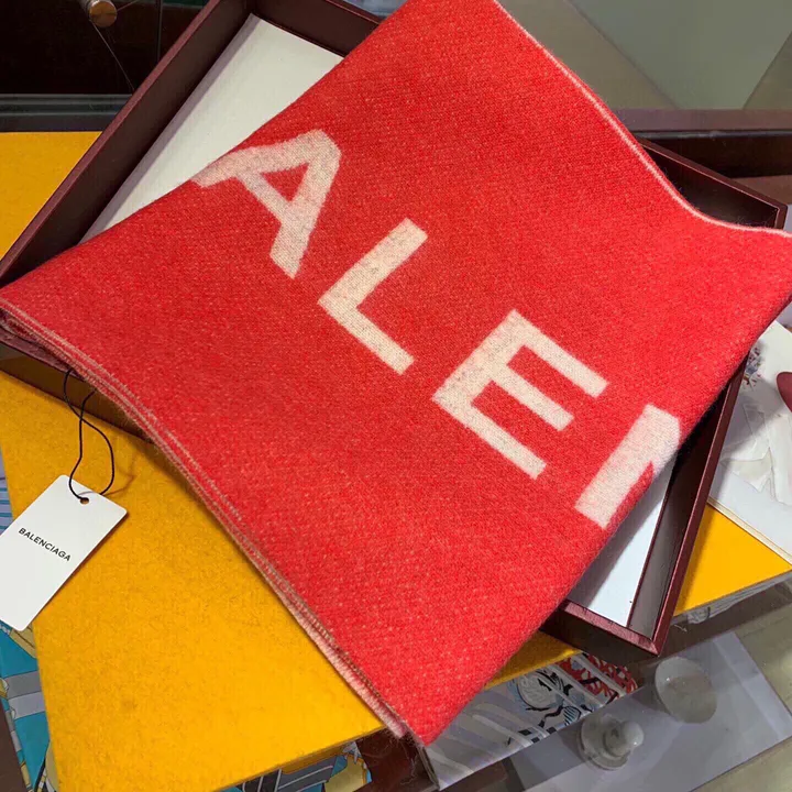 スーパーコピー バレンシアガ マフラー