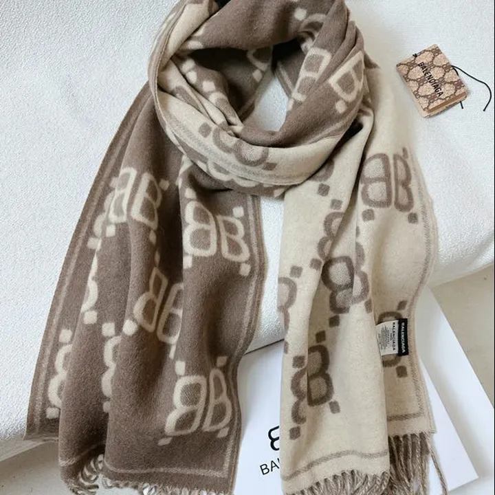 スーパーコピー バレンシアガ マフラー