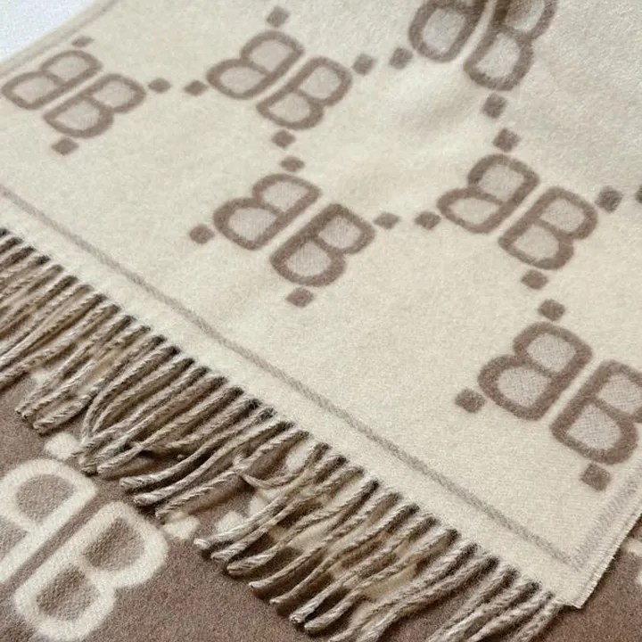 スーパーコピー バレンシアガ マフラー