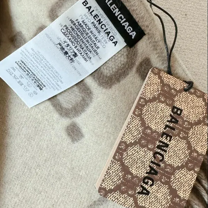 スーパーコピー バレンシアガ マフラー