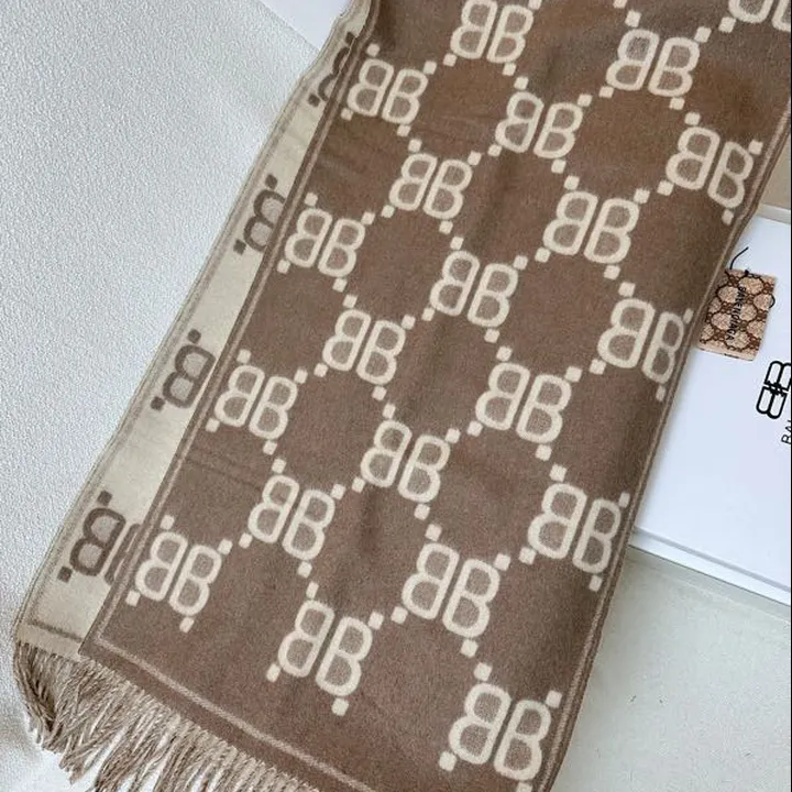 スーパーコピー バレンシアガ マフラー