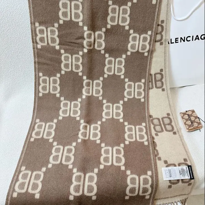 スーパーコピー バレンシアガ マフラー