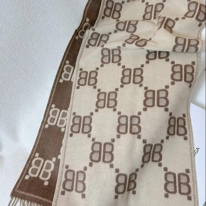 スーパーコピー バレンシアガ マフラー