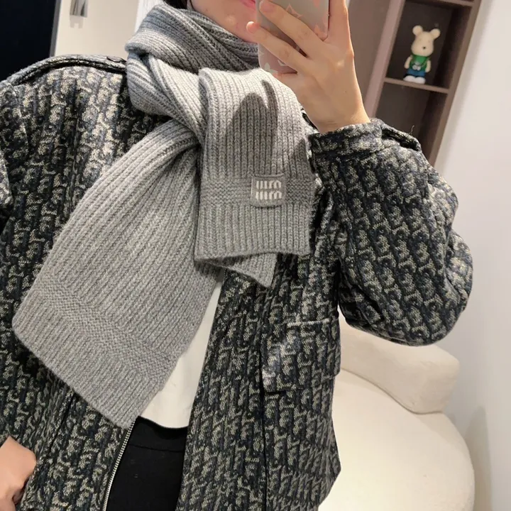 スーパーコピー ミュウミュウ マフラー