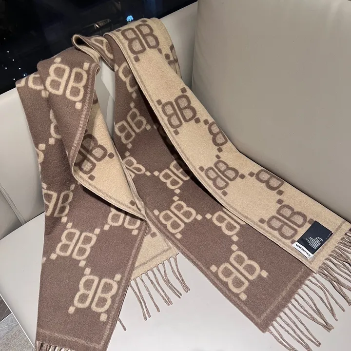 スーパーコピー バレンシアガ マフラー