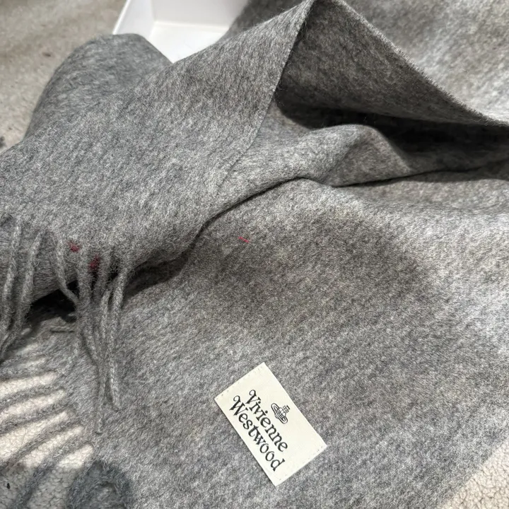 スーパーコピー ヴィヴィアン・ウエストウッド マフラー