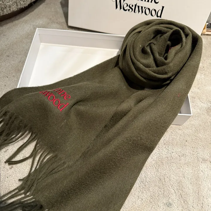 スーパーコピー ヴィヴィアン・ウエストウッド マフラー