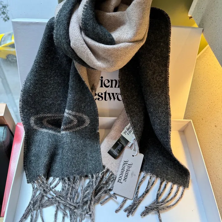 スーパーコピー ヴィヴィアン・ウエストウッド マフラー