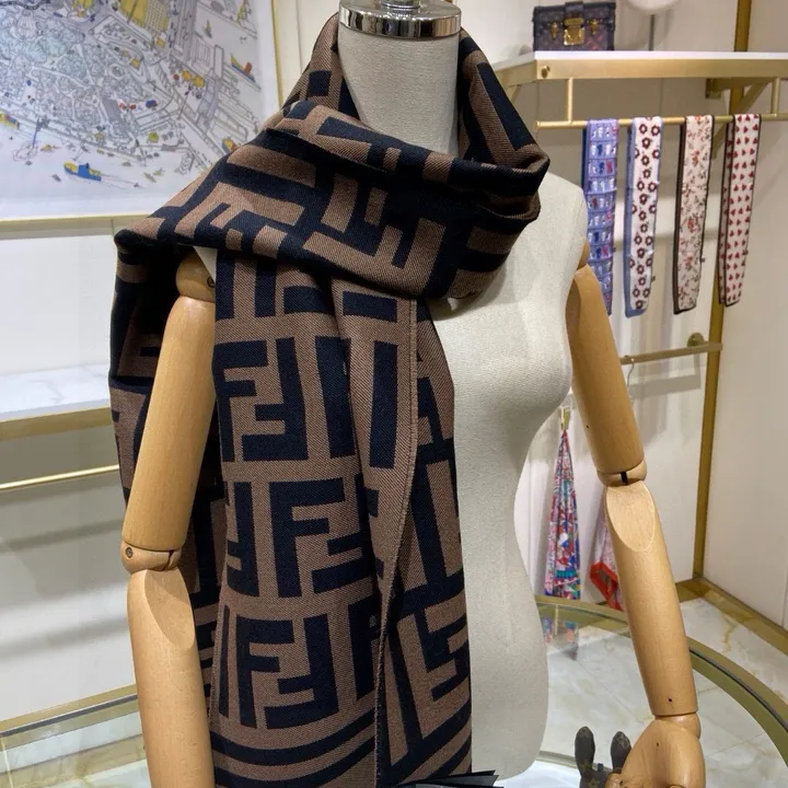 スーパーコピー フェンディ マフラー