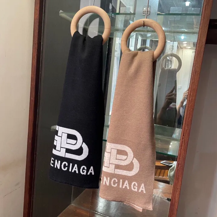 スーパーコピー バレンシアガ マフラー