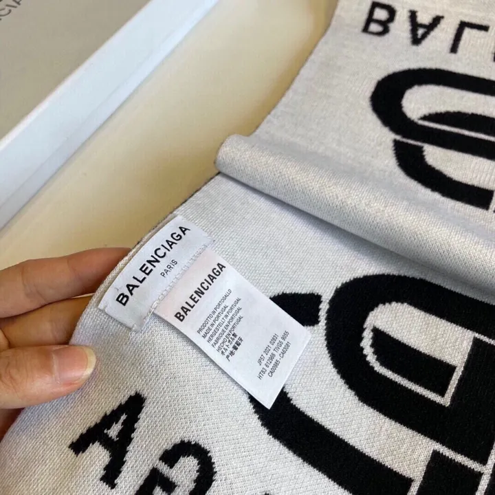 スーパーコピー バレンシアガ マフラー