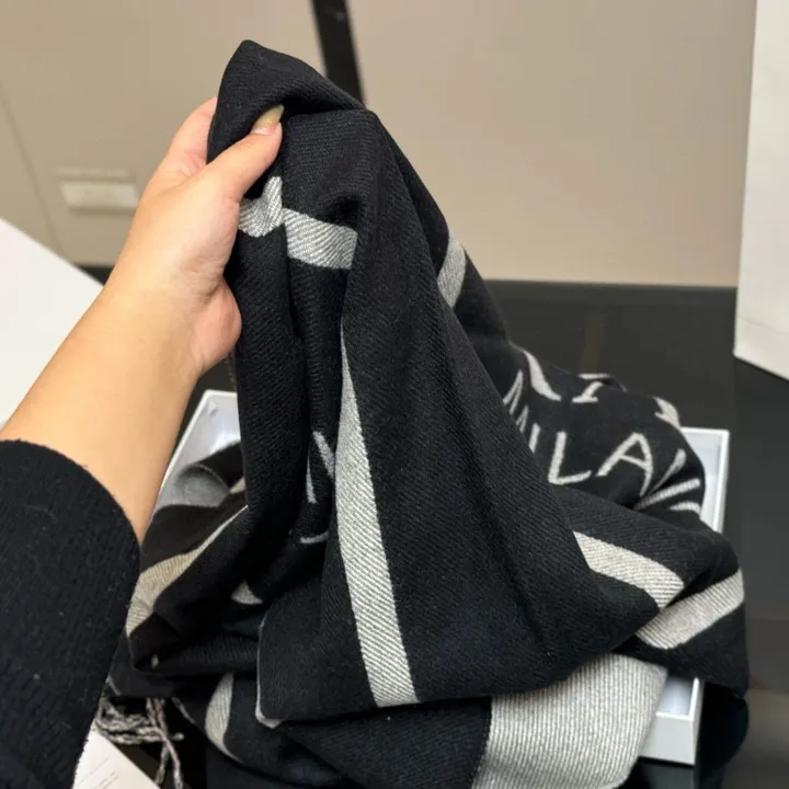 スーパーコピー プラダ マフラー