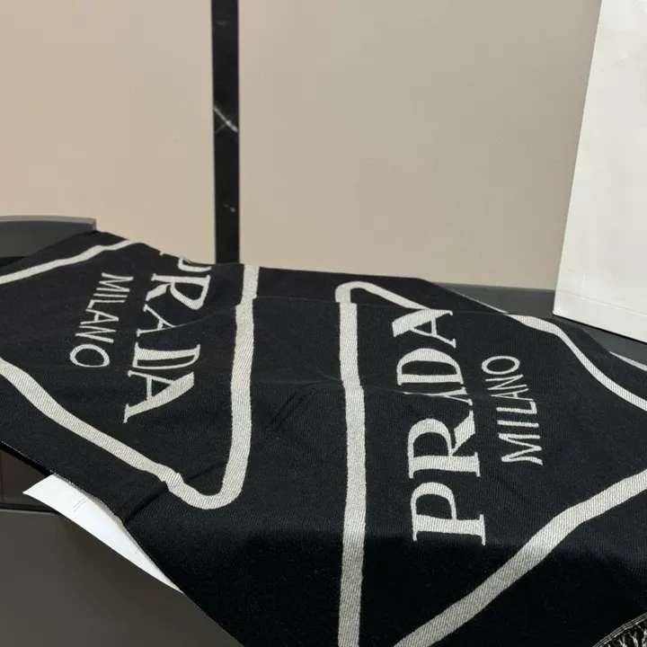 スーパーコピー プラダ マフラー