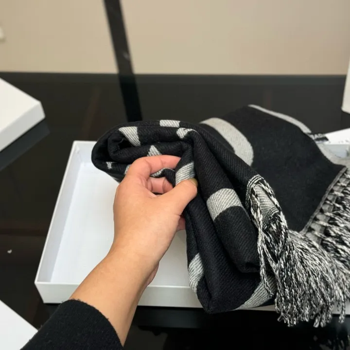 スーパーコピー プラダ マフラー