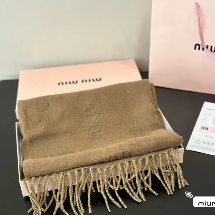 スーパーコピー ミュウミュウ マフラー