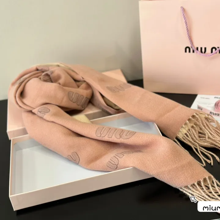 スーパーコピー ミュウミュウ マフラー