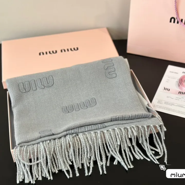 スーパーコピー ミュウミュウ マフラー