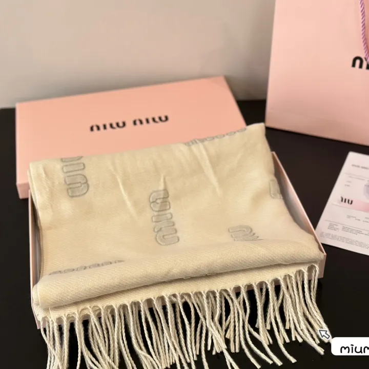 スーパーコピー ミュウミュウ マフラー