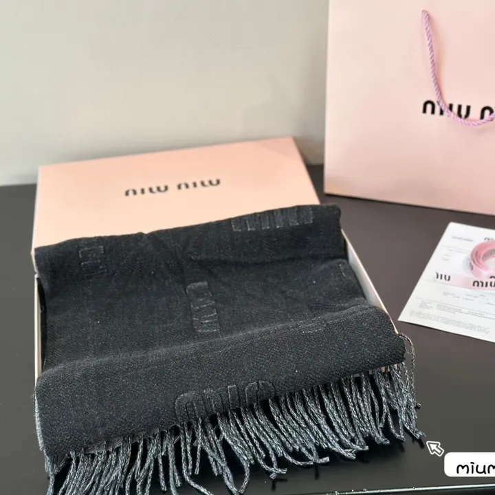 スーパーコピー ミュウミュウ マフラー