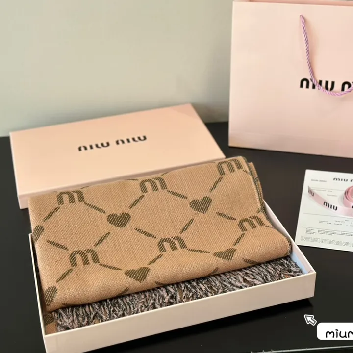 スーパーコピー ミュウミュウ マフラー