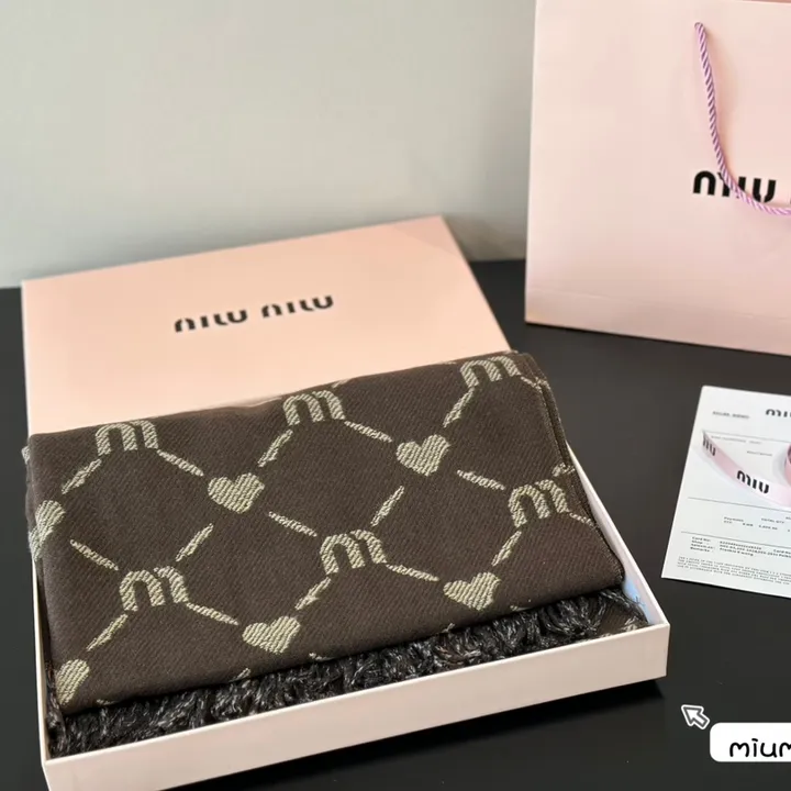 スーパーコピー ミュウミュウ マフラー