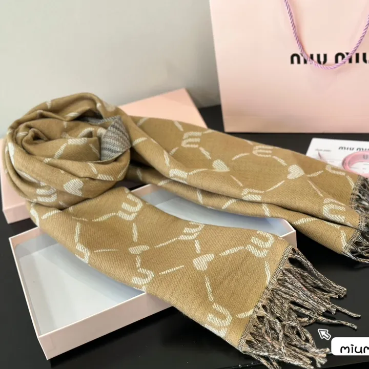 スーパーコピー ミュウミュウ マフラー