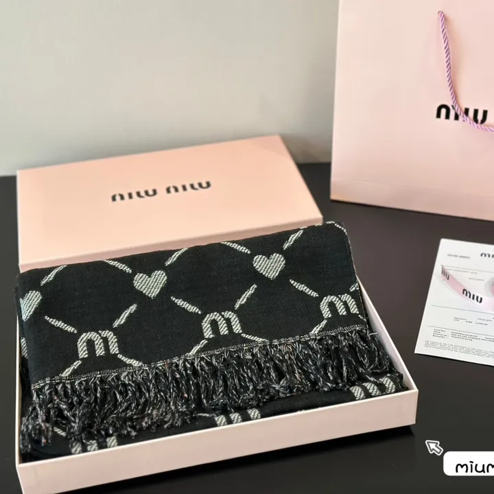 スーパーコピー ミュウミュウ マフラー