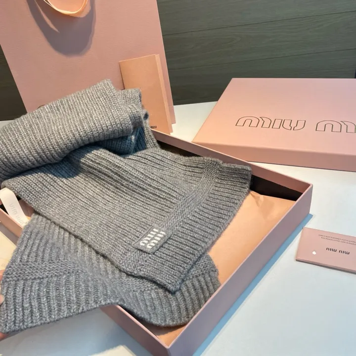 スーパーコピー ミュウミュウ マフラー