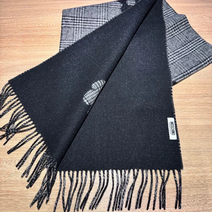 スーパーコピー モスキーノ マフラー