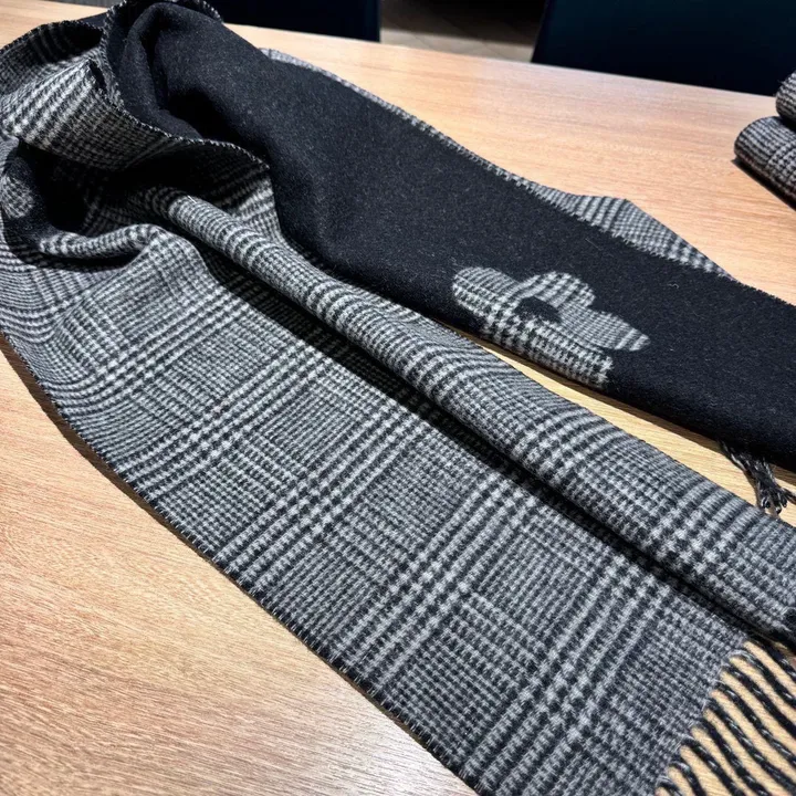 スーパーコピー モスキーノ マフラー