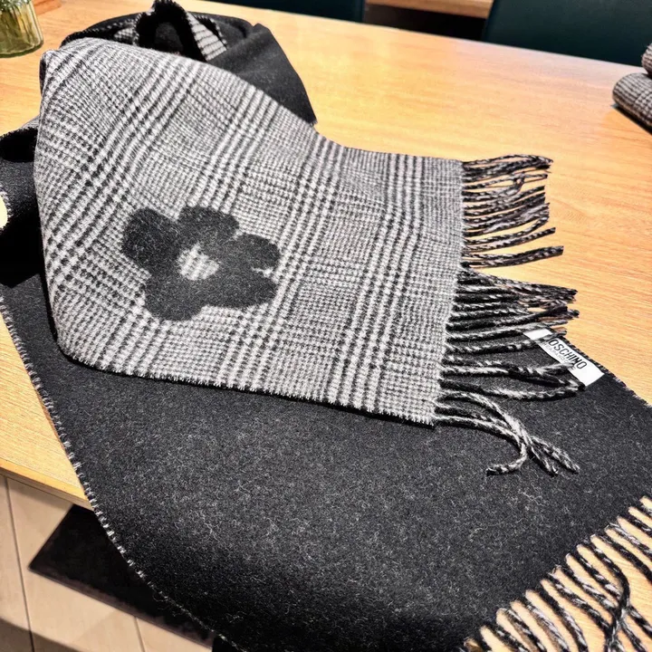 スーパーコピー モスキーノ マフラー