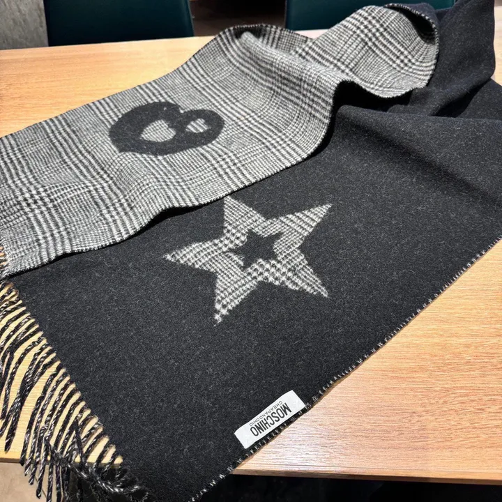 スーパーコピー モスキーノ マフラー