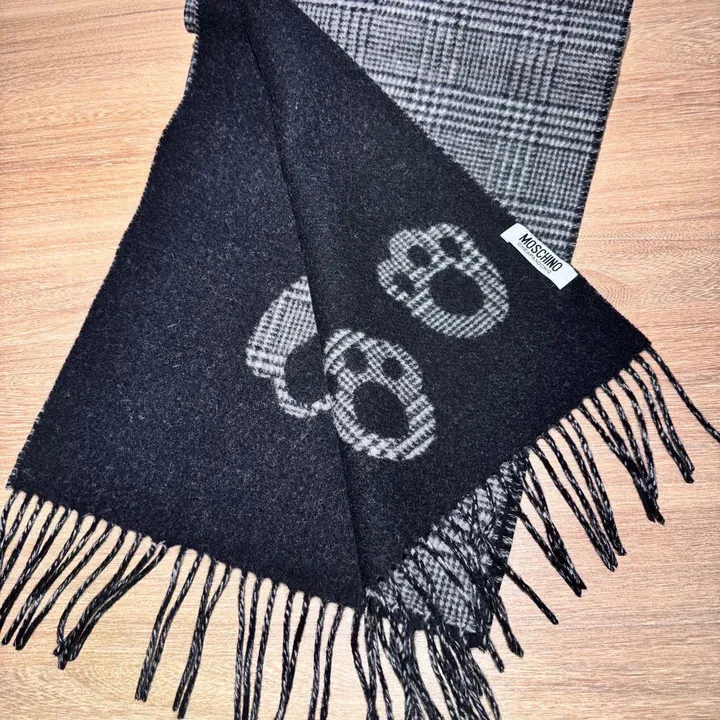 スーパーコピー モスキーノ マフラー