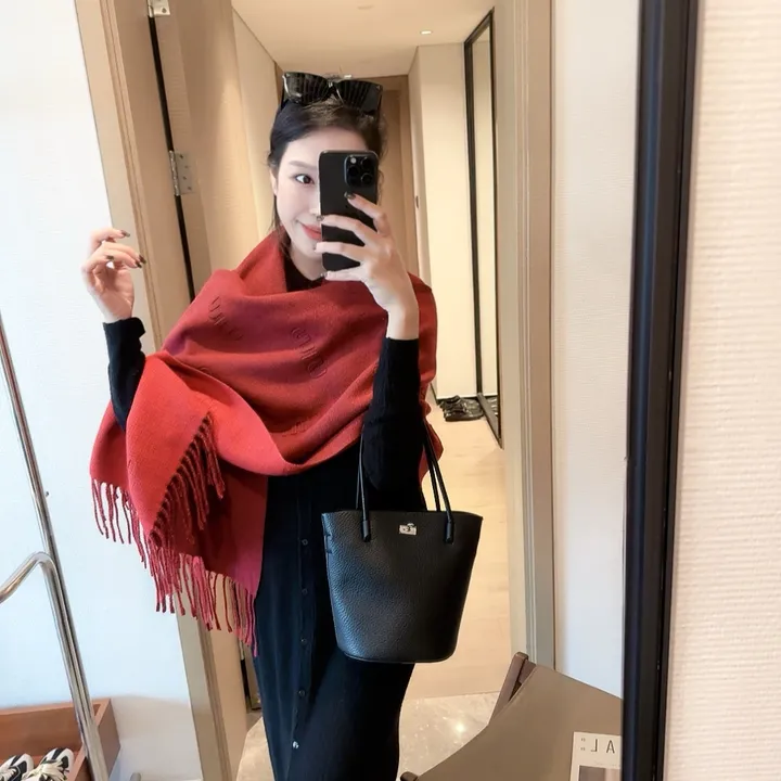 スーパーコピー ミュウミュウ マフラー