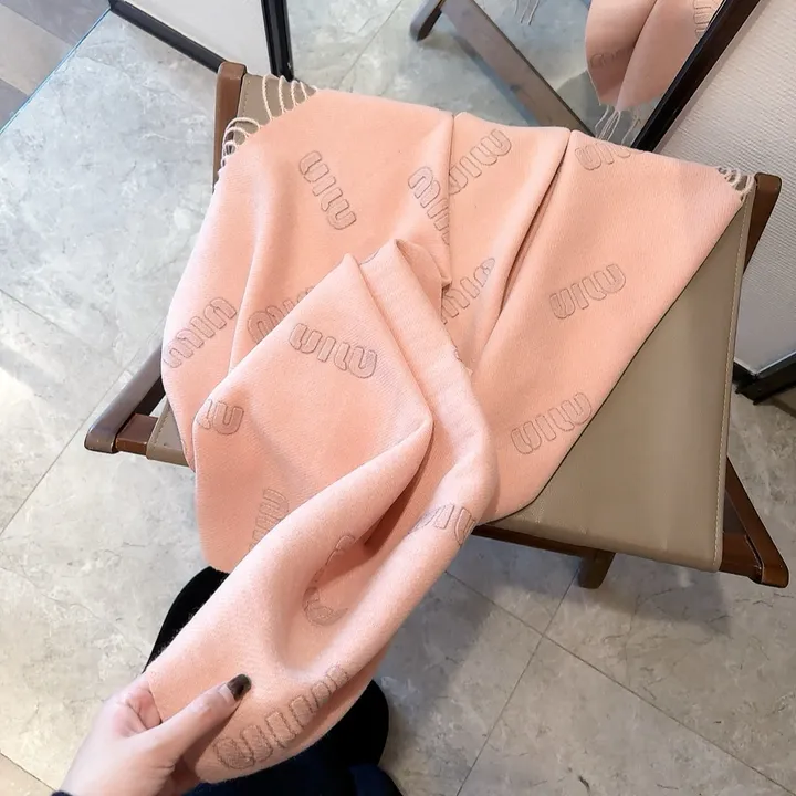 スーパーコピー ミュウミュウ マフラー