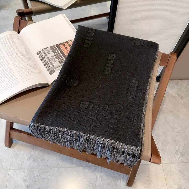 スーパーコピー ミュウミュウ マフラー