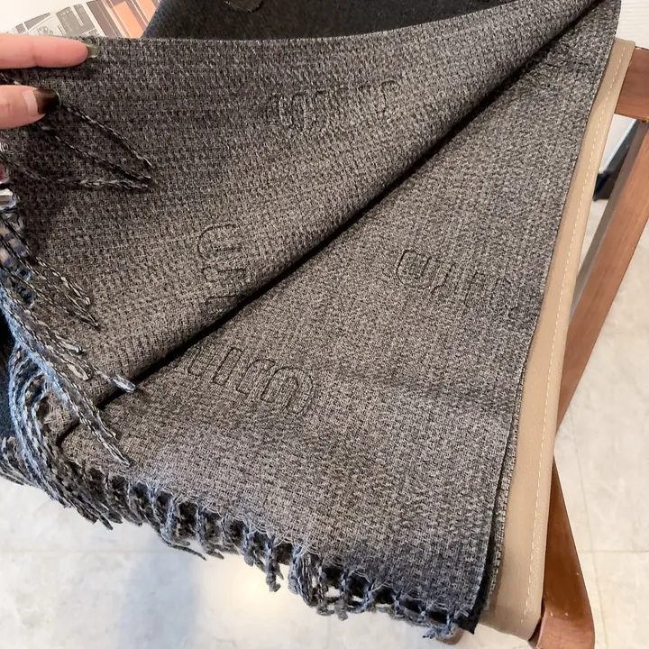 スーパーコピー ミュウミュウ マフラー