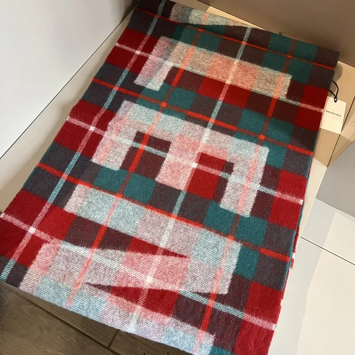 スーパーコピー バレンシアガ マフラー