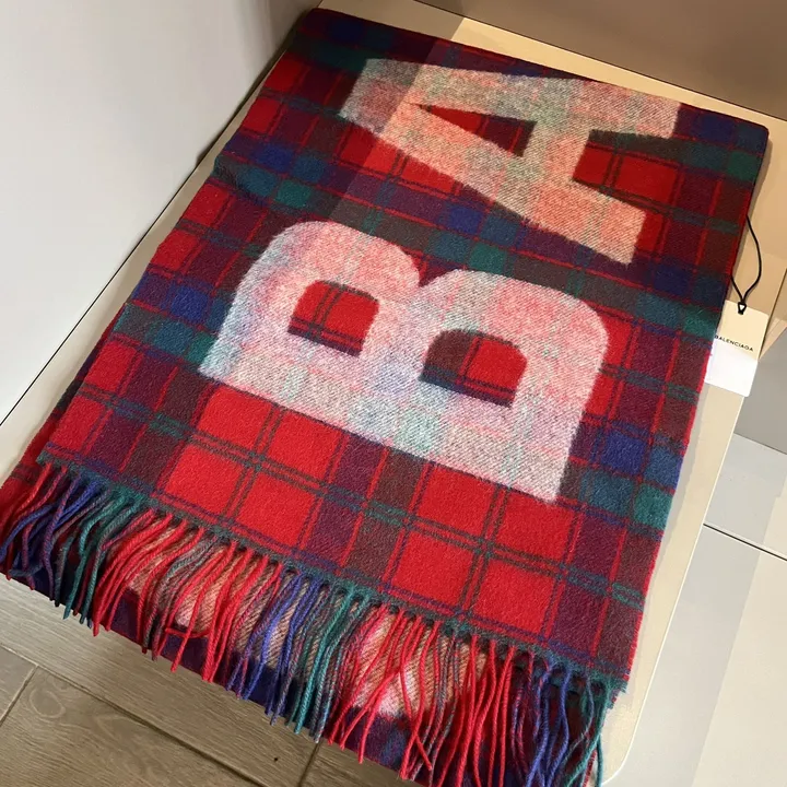 スーパーコピー バレンシアガ マフラー