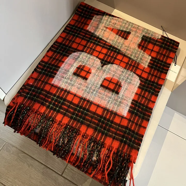 スーパーコピー バレンシアガ マフラー