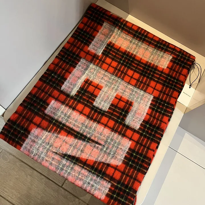 スーパーコピー バレンシアガ マフラー