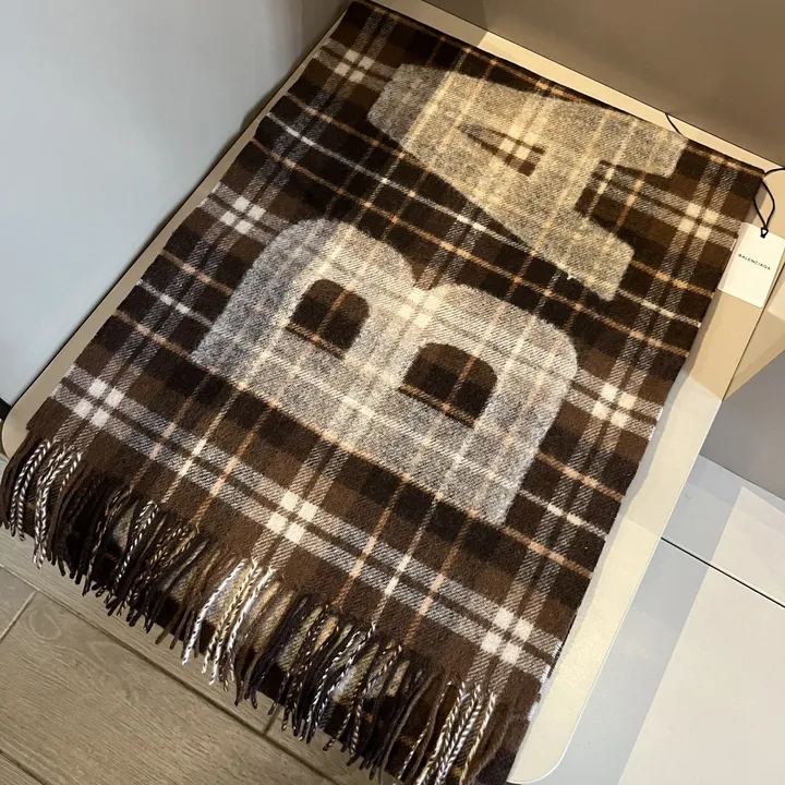 スーパーコピー バレンシアガ マフラー