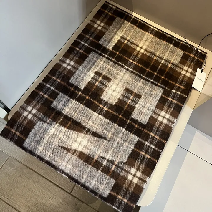 スーパーコピー バレンシアガ マフラー