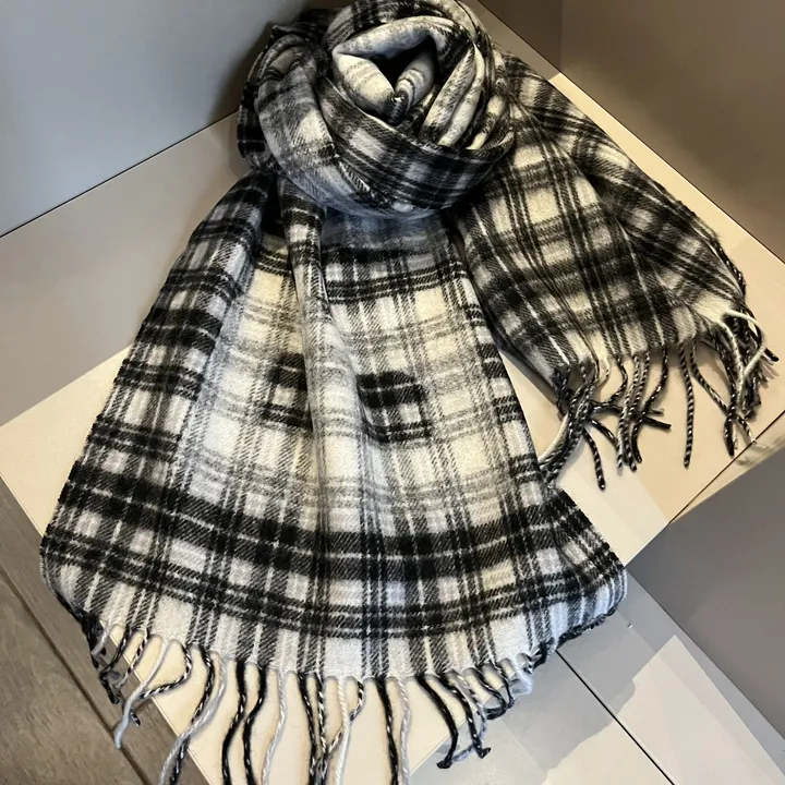 スーパーコピー バレンシアガ マフラー