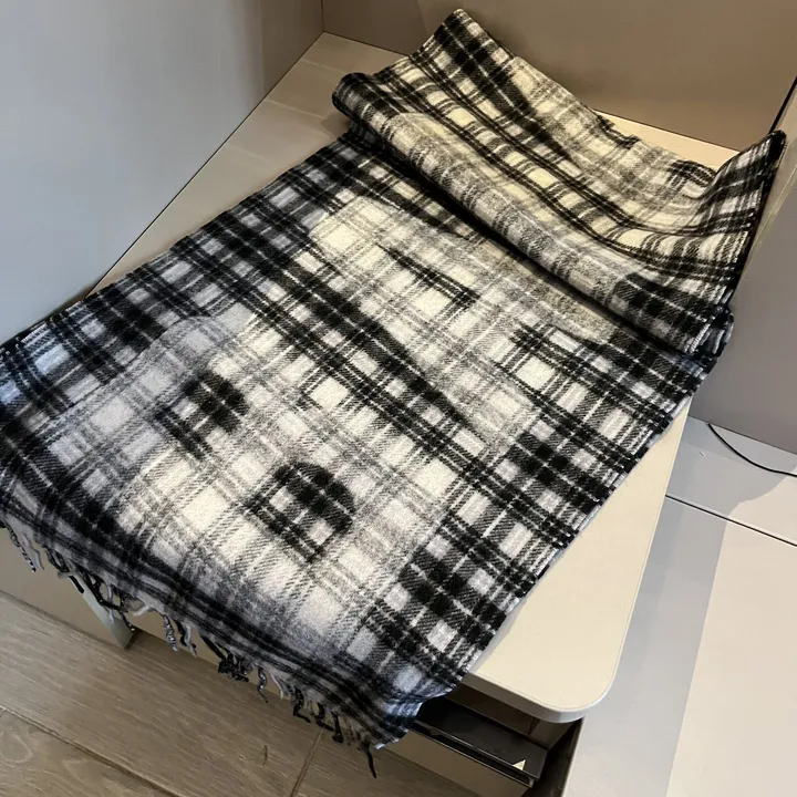 スーパーコピー バレンシアガ マフラー